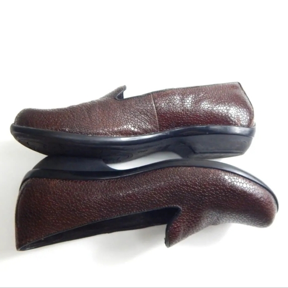 Dansko Olivia Loafer Brown Embossed Leather - Picture 3 of 7